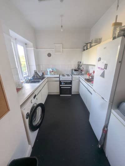 Spacious and Bright Rooms | Available Now Main Photo