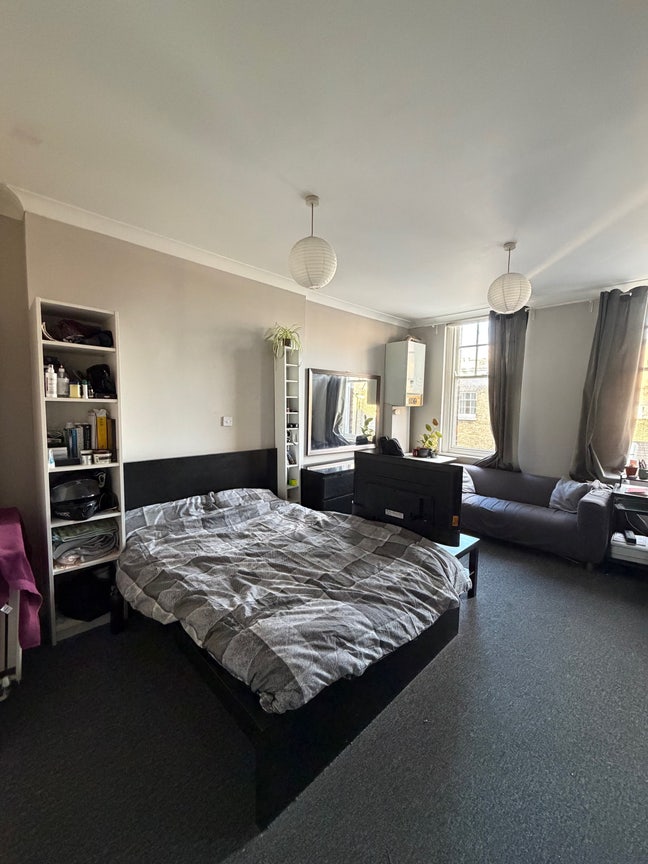 Spacious Studio in the heart of Clapham Main Photo