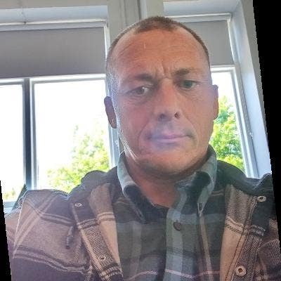 Professional Male seeks a single or double room Main Photo