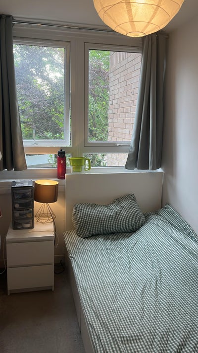 Bright room in newly refurbished maisonette  Main Photo