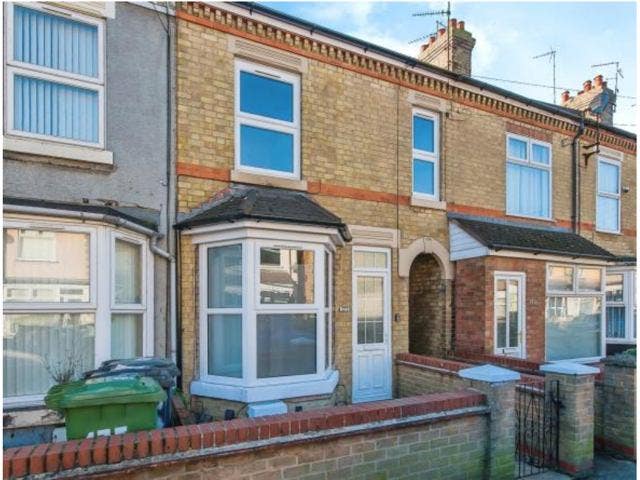 Newly refurbed 3 bedroom house -only for 2 sharers Main Photo