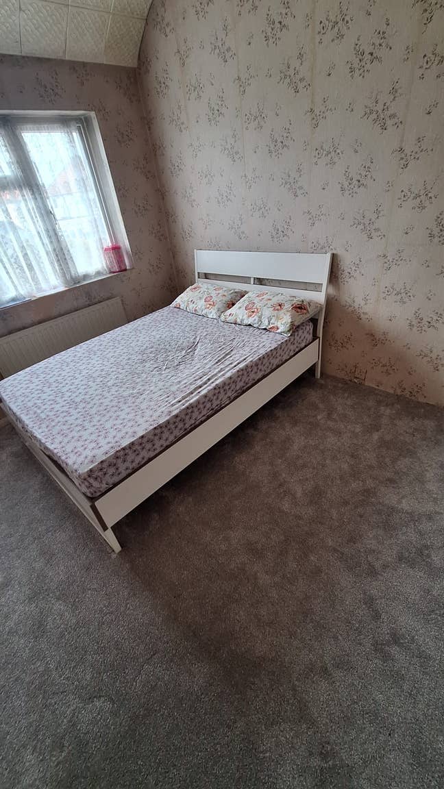  Double Room Available – RM8  Main Photo