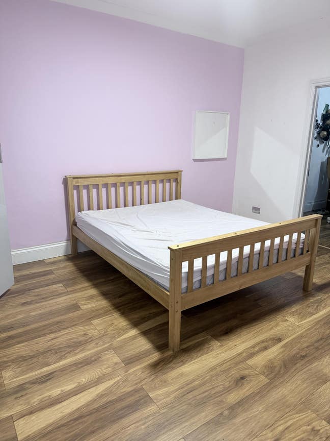Double Bedroom Available in Gantshill Main Photo