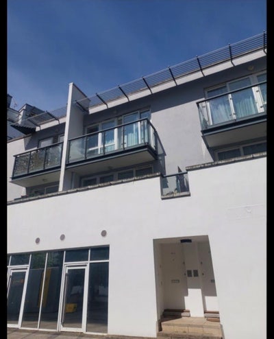 Large Double Room w/Balcony by the Riverside Main Photo