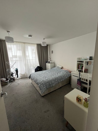 Large Double Room w/Balcony by the Riverside Main Photo