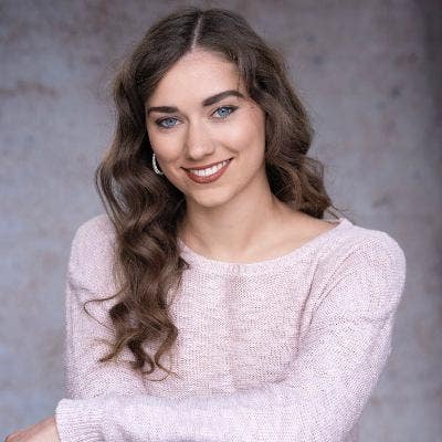 Hello! My name is Elizabeth Hailey and I will... Main Photo