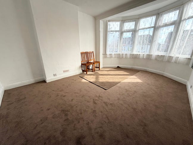 ***3 Bedroom Split Level Flat to Rent, N21*** Main Photo