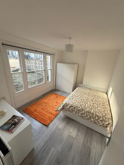 Shepherd`S Bush - Two Rooms in a Huge Property  Main Photo