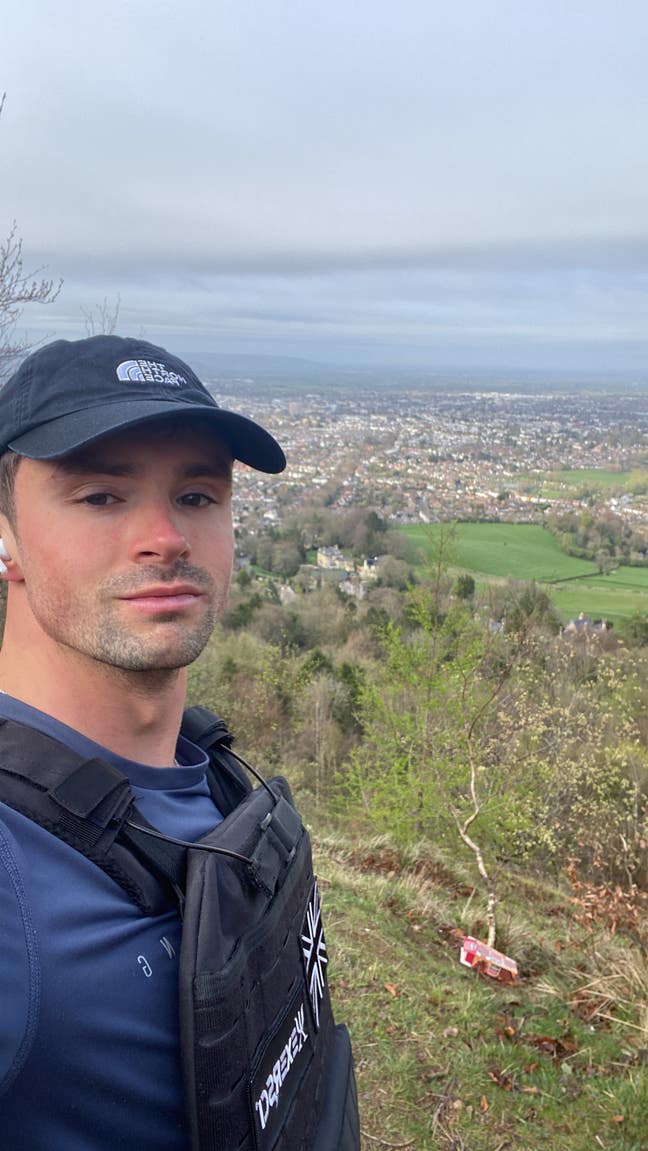 LOOKING FOR A FUN SOCIABLE HOUSE SHARE Main Photo