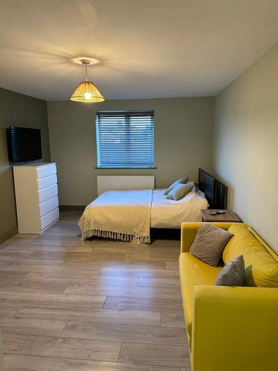 New - Large En Suite Double Room in quiet area Main Photo