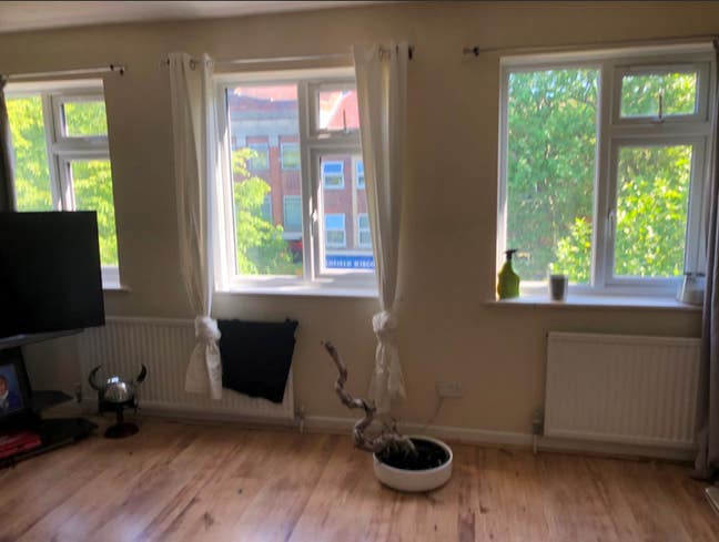 Studio ensuite room  in Oldfield Circus, Northolt Main Photo