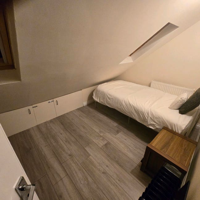 Single room for female in Sudbury  Main Photo