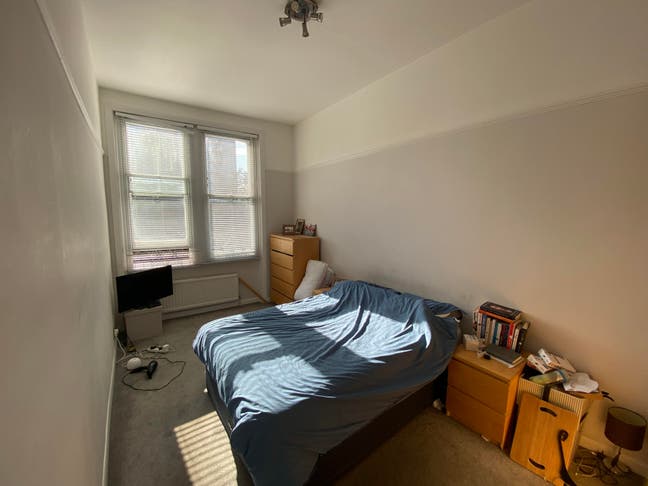 Large double bedroom on Putney High street Main Photo