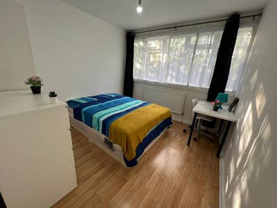 3 Bed Flat in Whitechapel Next to the Station  Main Photo