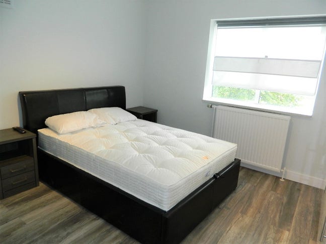 N19: Ensuite with private fridge - All Bill Incl.  Main Photo
