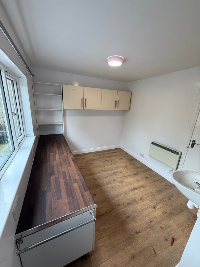 Room available immediately in a shared house  Main Photo