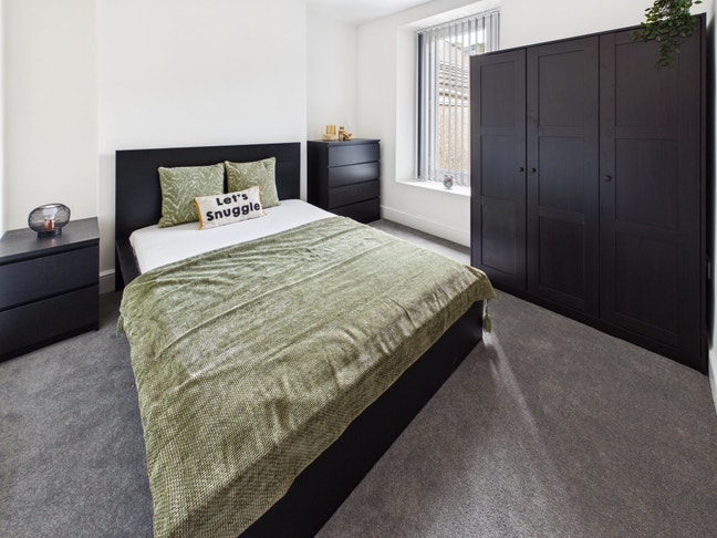 Spacious 2 Bed Top Floor Flat - SA1  Main Photo