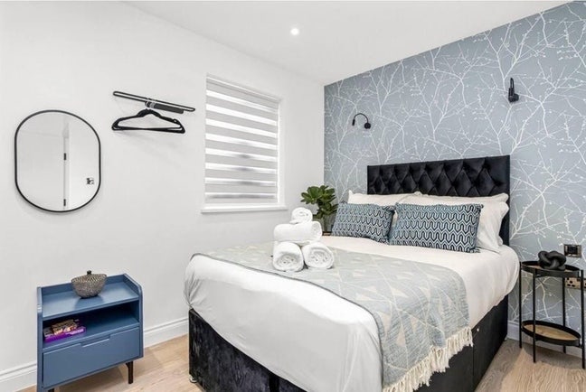 🏡✨ Stunning Studio Flat in Uxbridge  Main Photo