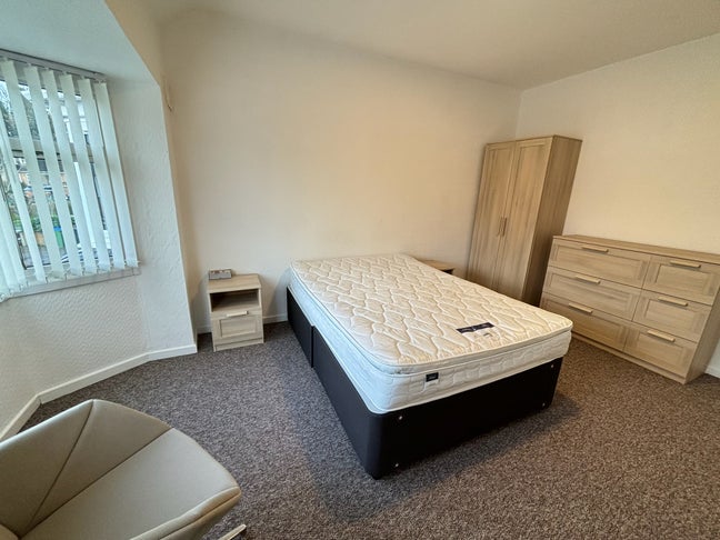 Low Deposit Option! Great Barr, Great Room! Main Photo