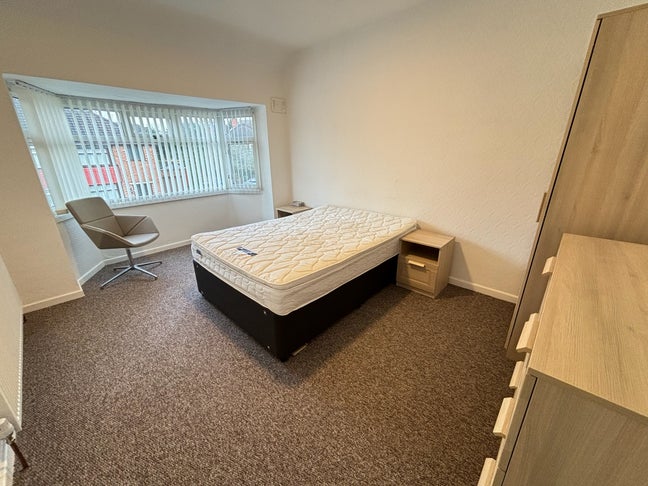 Low Deposit Option! Great Barr, Great Room! Main Photo