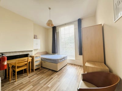 Stunning Studio with Some Bills inc Clapham Rd SW9 Main Photo