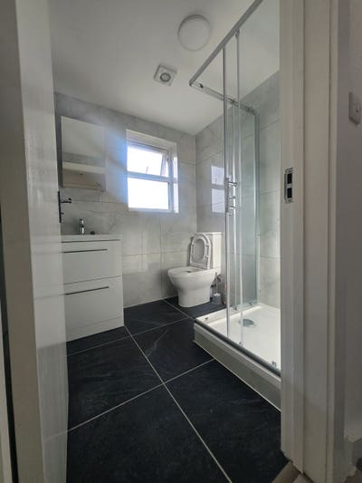 Brandnew property 5 mins from train station Main Photo