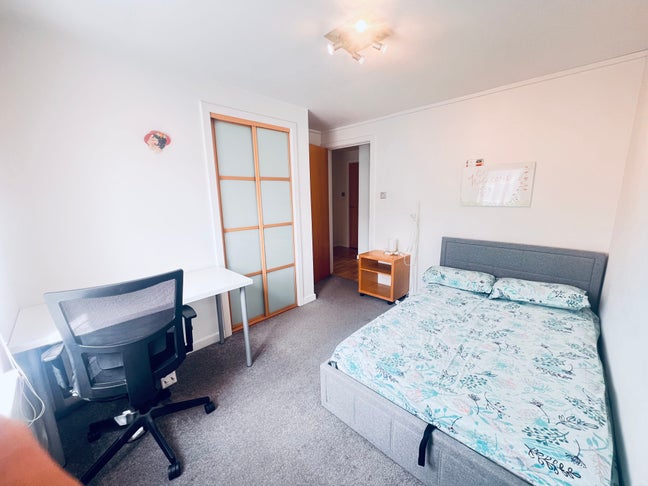 Double bedroom with your own bathroom  Main Photo