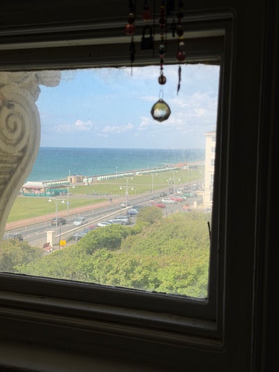Double Room in Adelaide Crescent  Main Photo