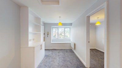 1 Bedroom flat, W3 with parking Main Photo