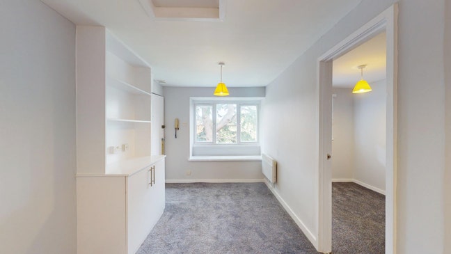 1 Bedroom flat, W3 with parking Main Photo