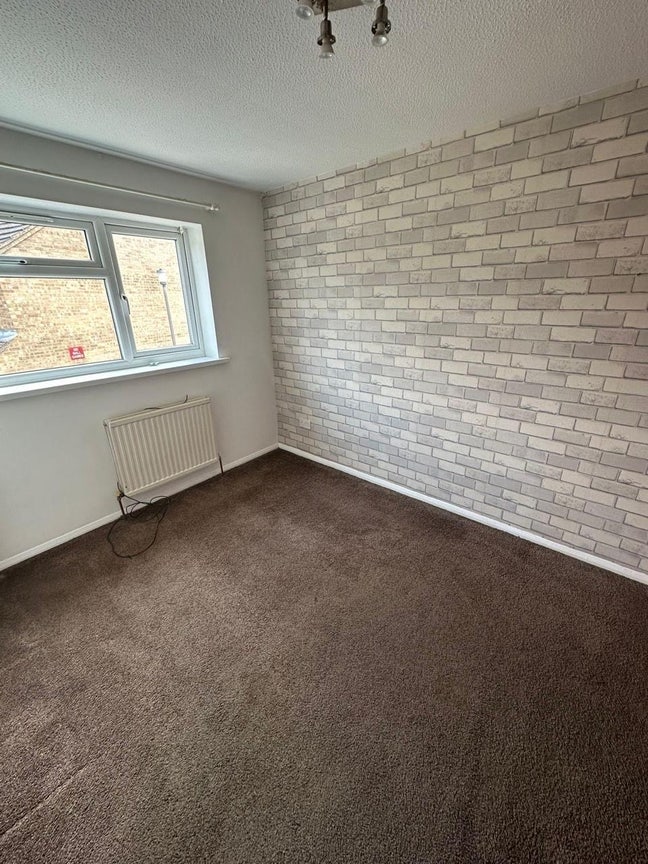 King size furnished room available for rent Main Photo