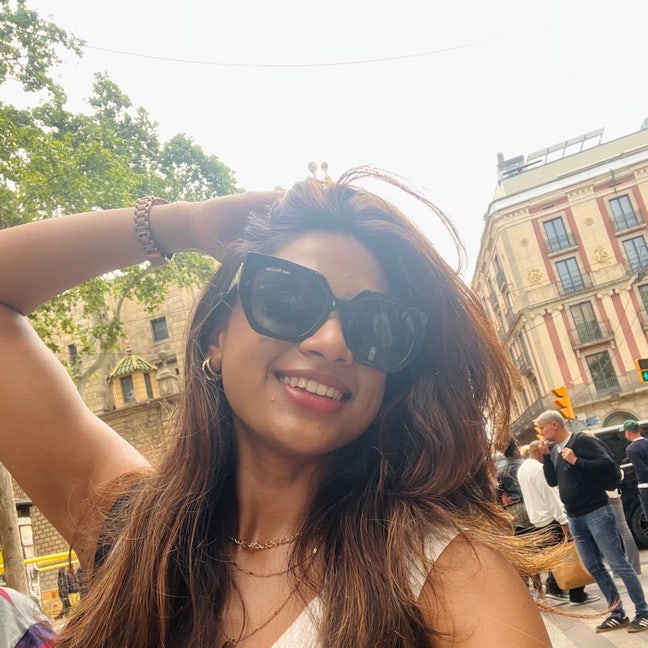 27F professional looking for flat share  Main Photo