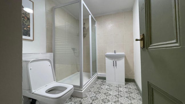 Studio Flat in Liverpool Availalbe July Main Photo