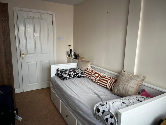 Hotel-style single room | All bills in | Parking Main Photo