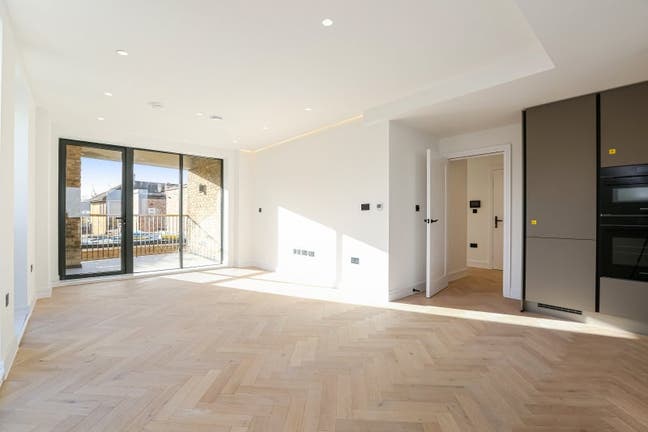 Flat Rooms to rent Raynes Park SW20 Main Photo