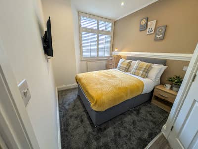 High-spec, lovely, LARGE double nr train station Main Photo