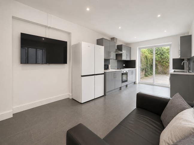 Spacious rooms near City Centre! Main Photo