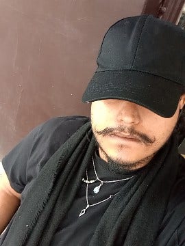 Professional Male seeks a single or double room Main Photo