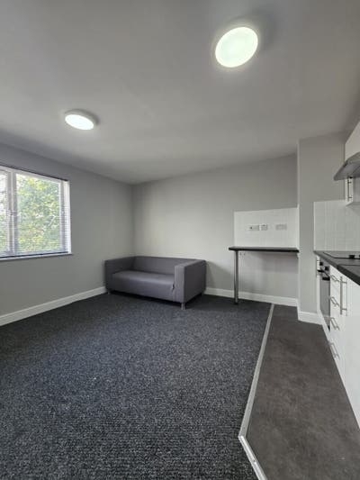 Spacious 1 Bed Flat on Broadway, Cardiff Main Photo