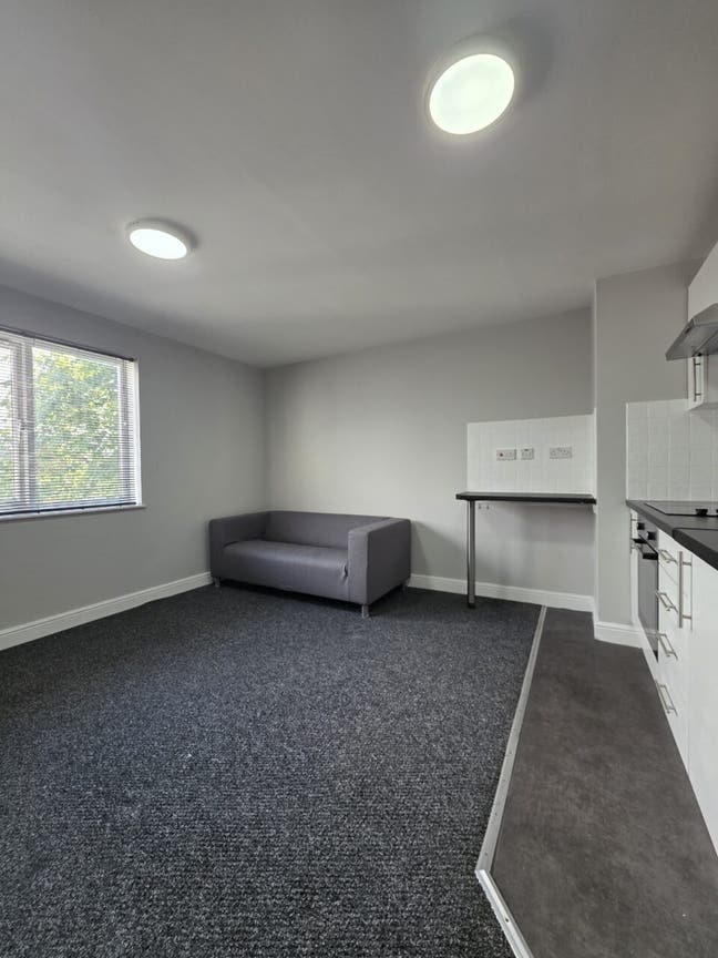 Spacious 1 Bed Flat on Broadway, Cardiff Main Photo