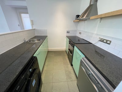 Whole 2 bed, 1 bath flat to rent in E2 Main Photo