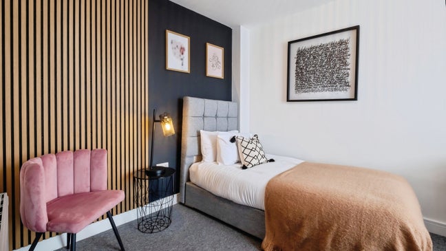 Modern Room - Central Newport  Main Photo