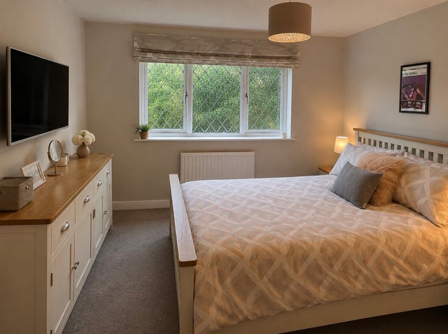 Lovely Modern Double Room Main Photo