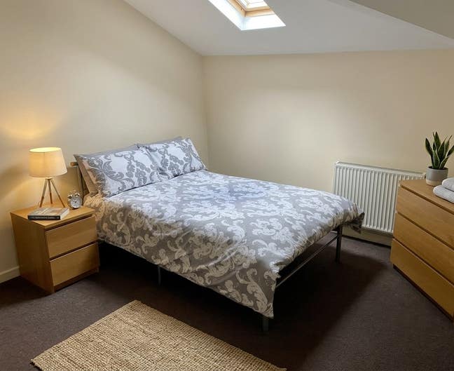 Double Room Within House Share Main Photo