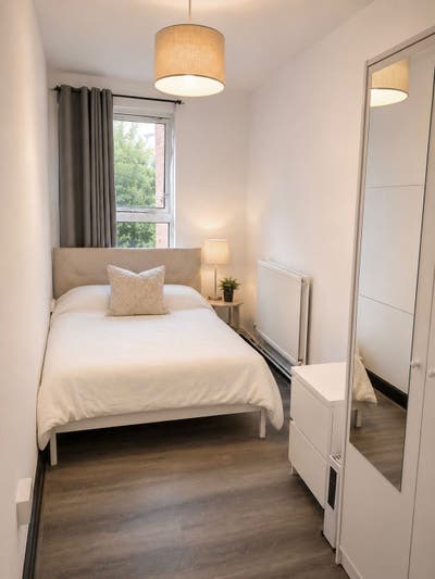 Room Available Now | Near Tower Bridge! Main Photo