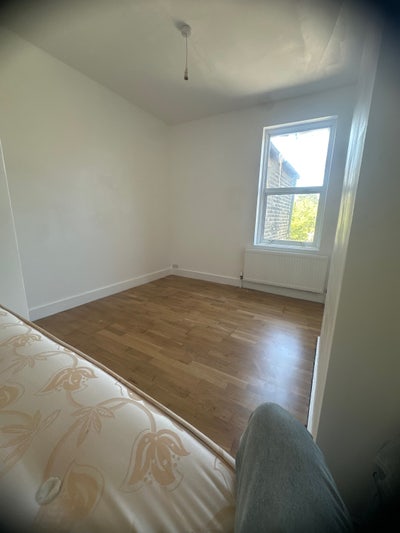 Is available to rent Main Photo