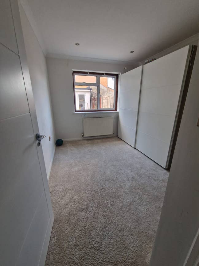 Nsuite Room Available in Gants Hill -  IG2 6Qy  Main Photo
