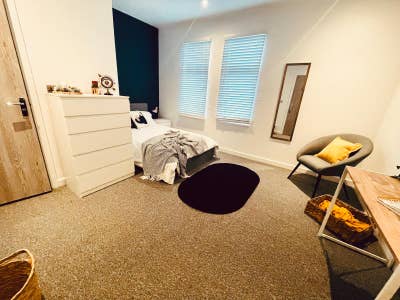 Large Double Ensuite Room Watford WD18 Main Photo