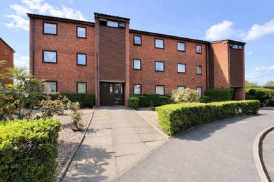 Two-Bedroom Flat – Rowlands Close, Mill Hill, NW7  Main Photo