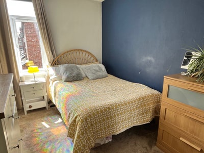 Cosy double bedroom with bills included Main Photo